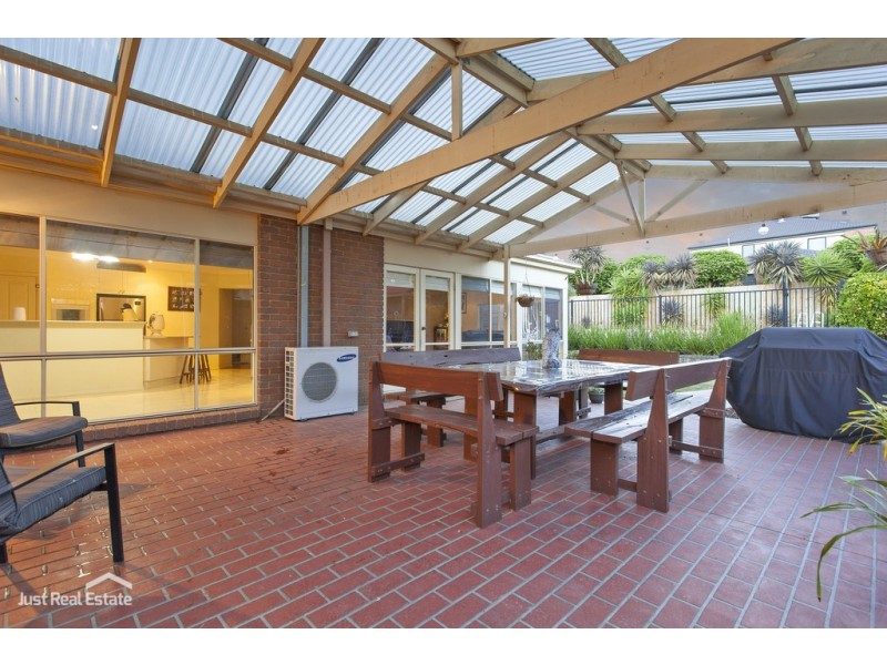 6 Carrum Close, Berwick VIC 3806