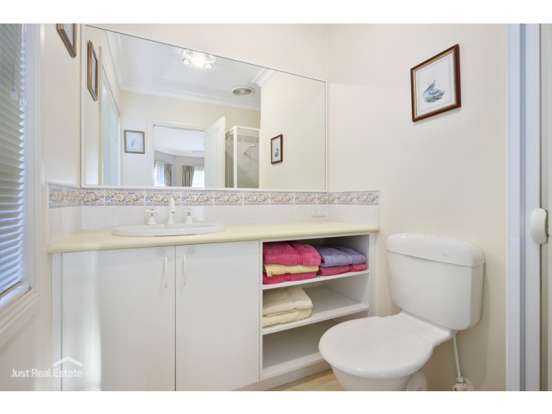 6 Carrum Close, Berwick VIC 3806