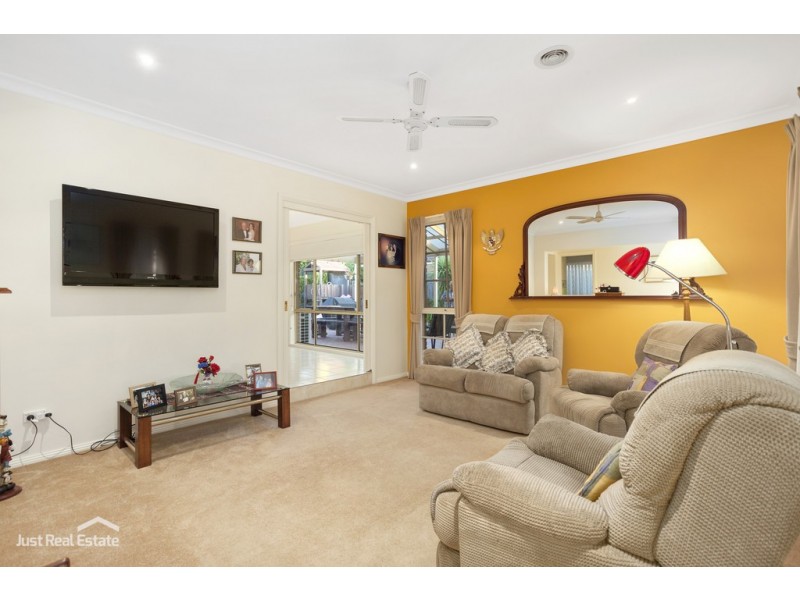 6 Carrum Close, Berwick VIC 3806