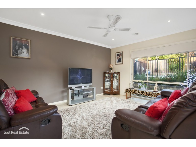 6 Carrum Close, Berwick VIC 3806
