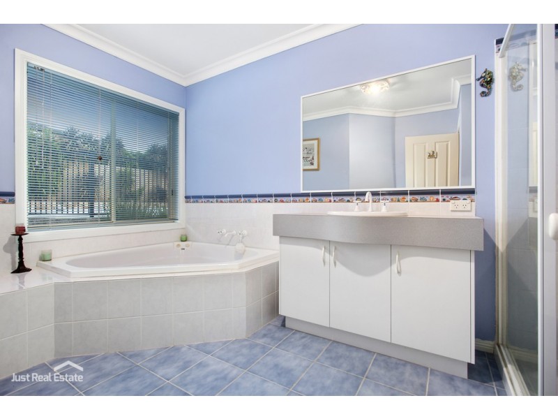 6 Carrum Close, Berwick VIC 3806