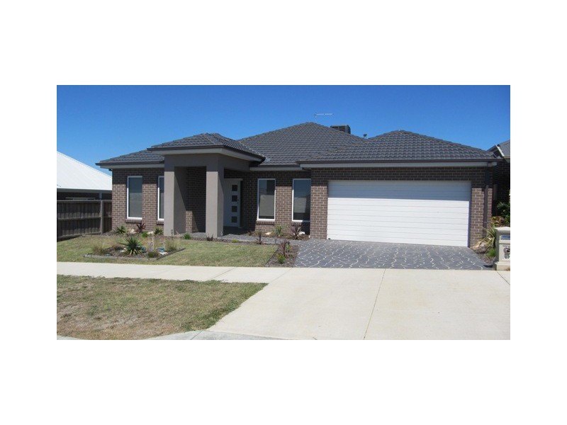 17 Rose Garden Avenue, Officer VIC 3809