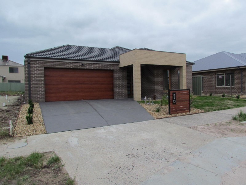 72 Dusseldorp Avenue, Pakenham VIC 3810