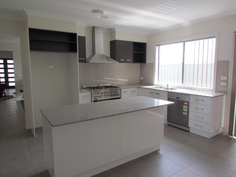 72 Dusseldorp Avenue, Pakenham VIC 3810