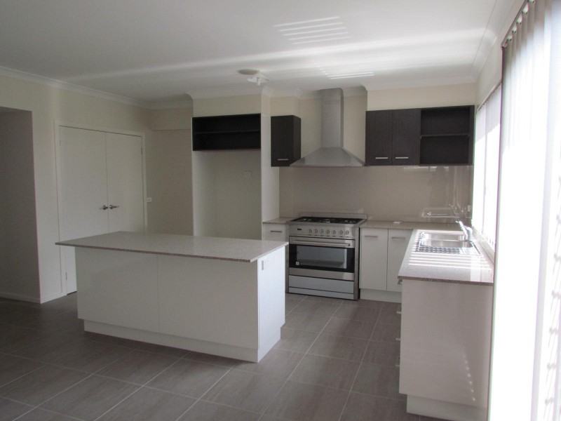 72 Dusseldorp Avenue, Pakenham VIC 3810