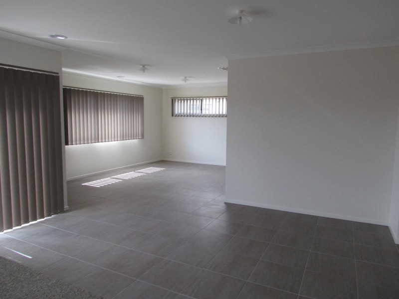 72 Dusseldorp Avenue, Pakenham VIC 3810