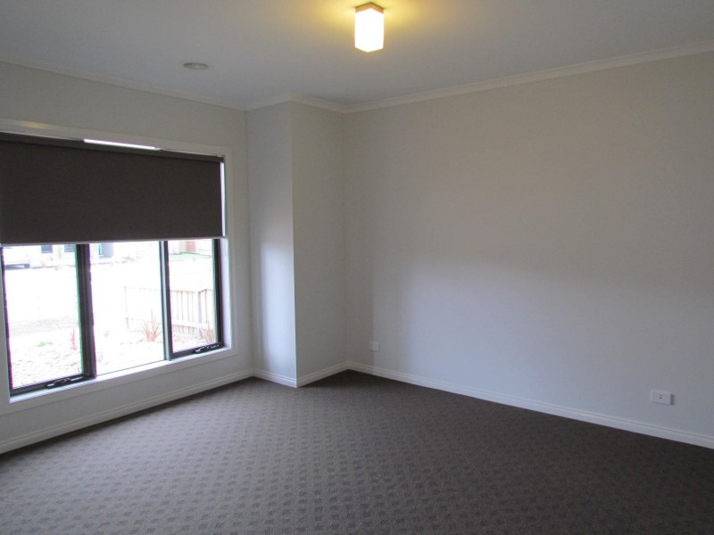 13 Dalton Way, Cranbourne East VIC 3977