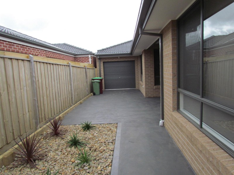 13 Dalton Way, Cranbourne East VIC 3977