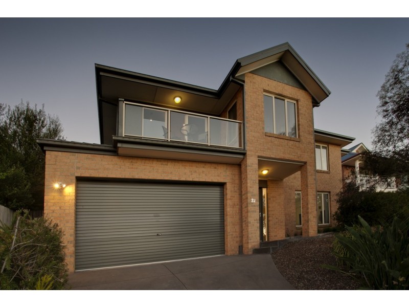 22 Fairholme Boulevard, Berwick VIC 3806