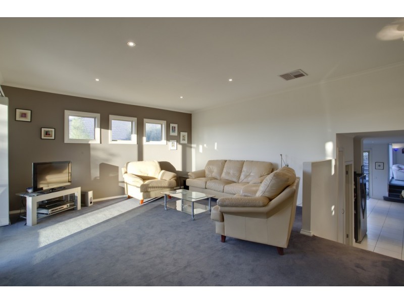 22 Fairholme Boulevard, Berwick VIC 3806