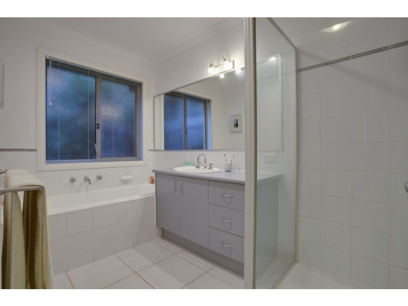 22 Fairholme Boulevard, Berwick VIC 3806