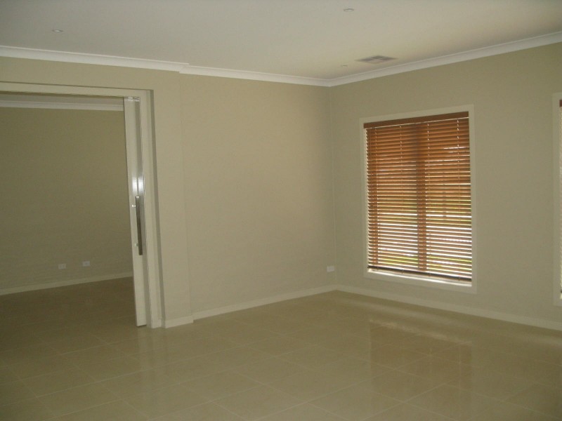 50 Montpelier Drive, Berwick VIC 3806