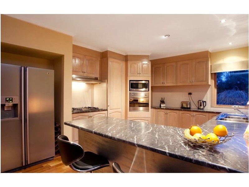 18 McKay Close, Berwick VIC 3806