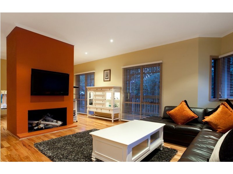 18 McKay Close, Berwick VIC 3806