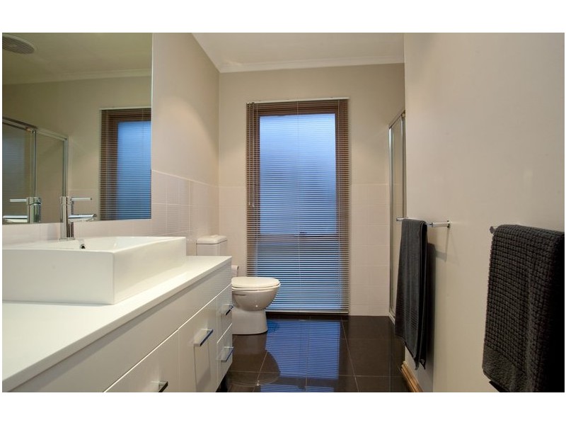 18 McKay Close, Berwick VIC 3806