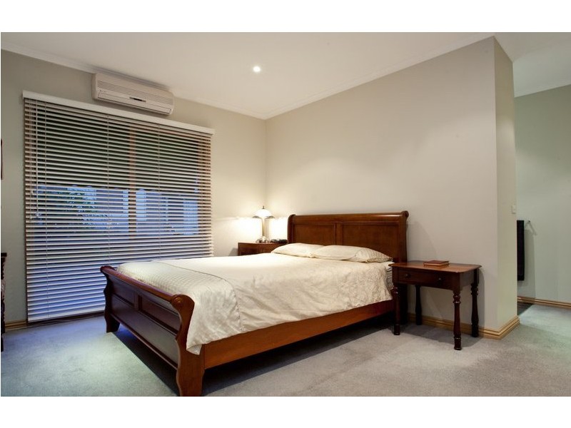 18 McKay Close, Berwick VIC 3806