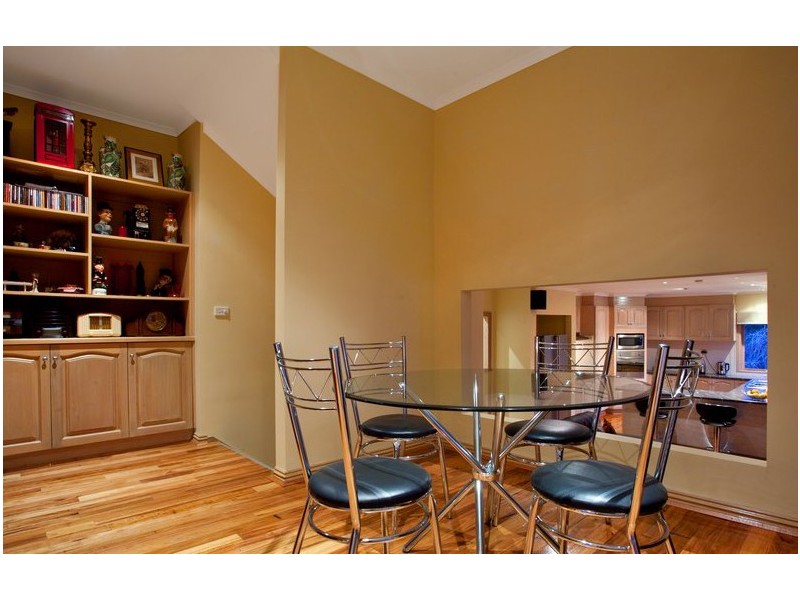 18 McKay Close, Berwick VIC 3806