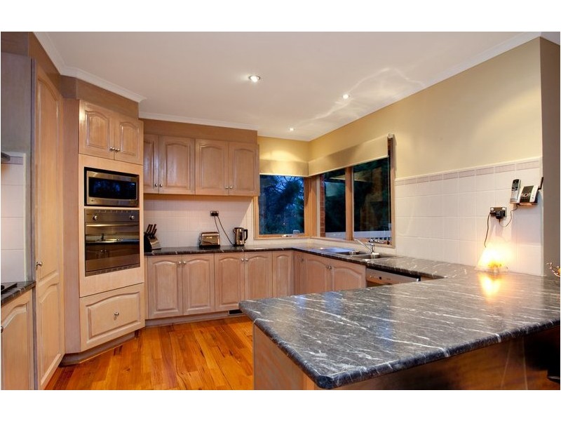 18 McKay Close, Berwick VIC 3806