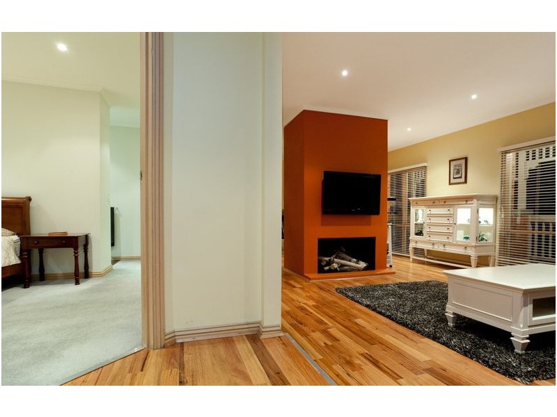 18 McKay Close, Berwick VIC 3806