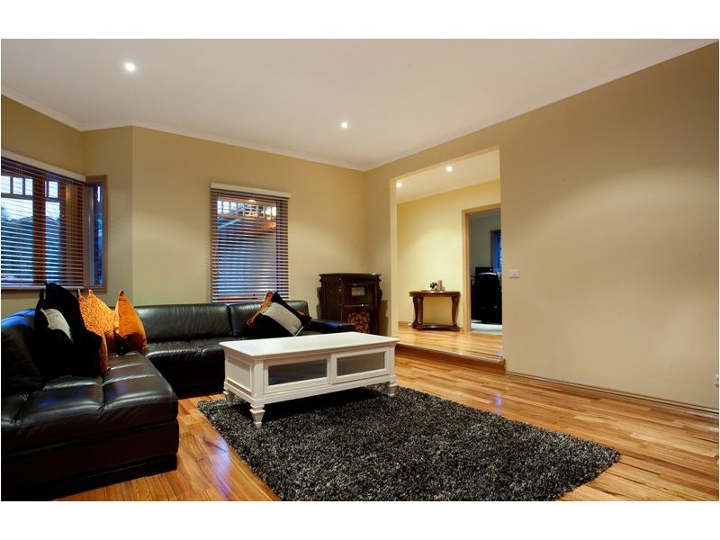 18 McKay Close, Berwick VIC 3806