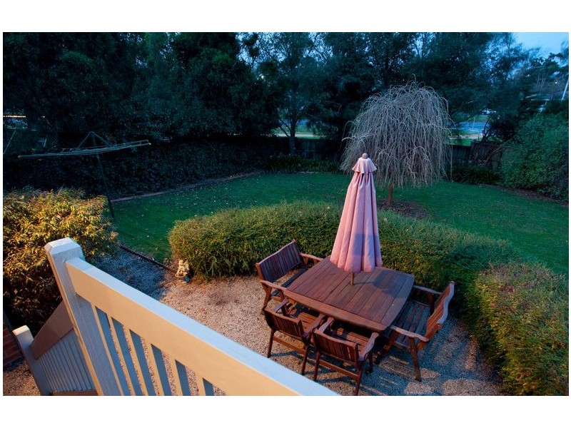 18 McKay Close, Berwick VIC 3806