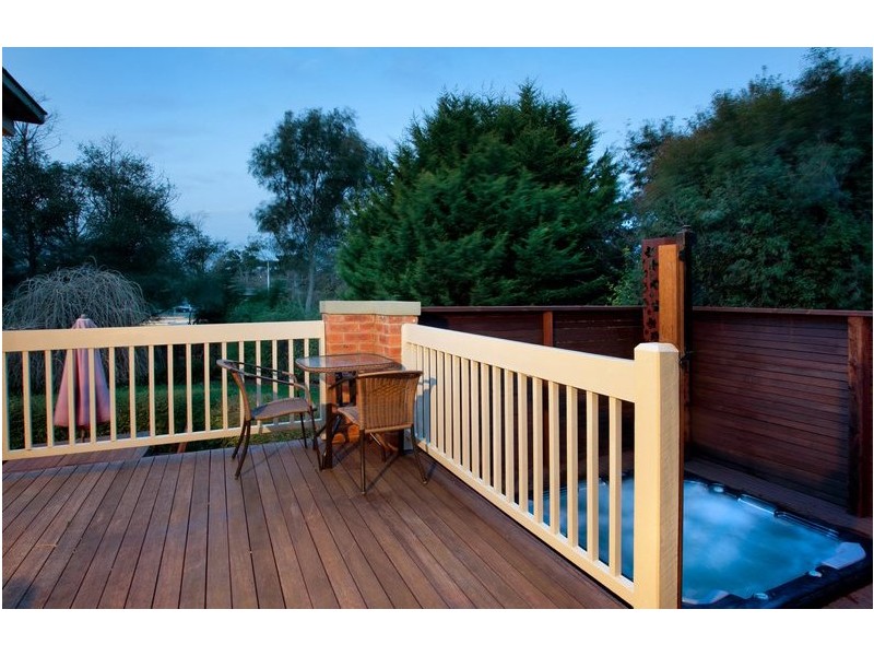 18 McKay Close, Berwick VIC 3806