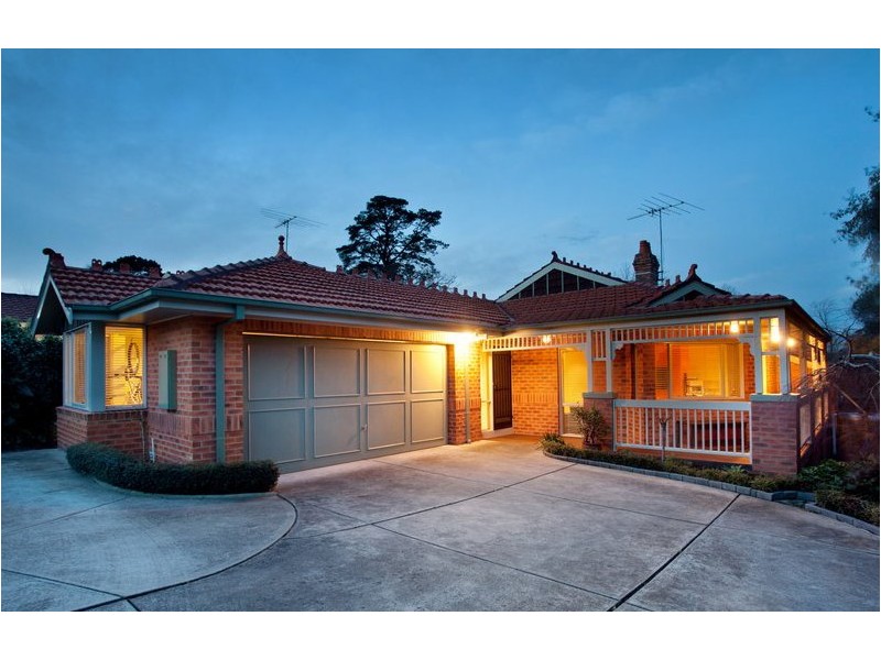 18 McKay Close, Berwick VIC 3806