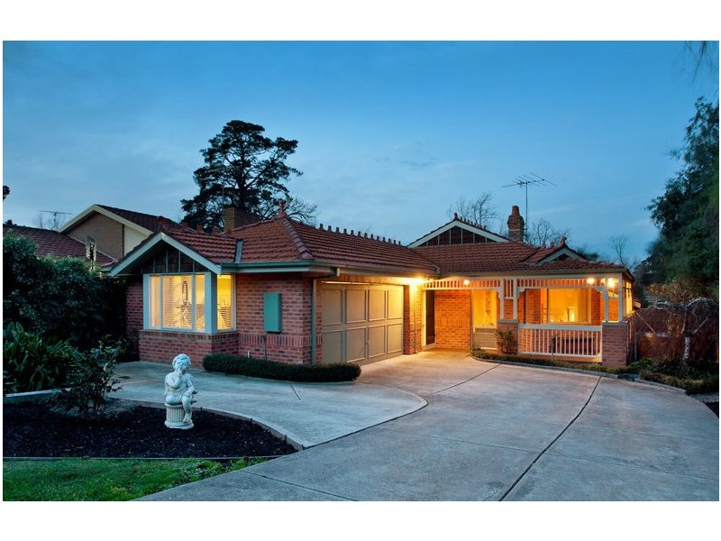 18 McKay Close, Berwick VIC 3806