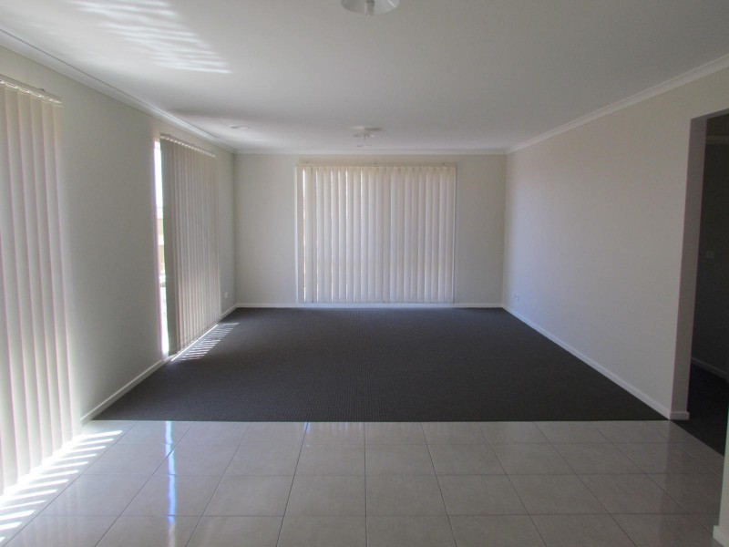 10 Olive Grove, Officer VIC 3809