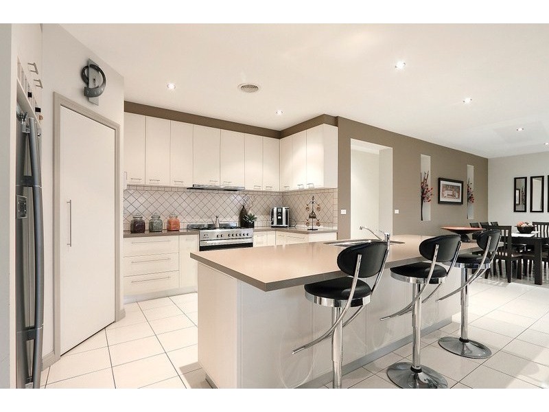 94 Fairholme Boulevard, Berwick VIC 3806