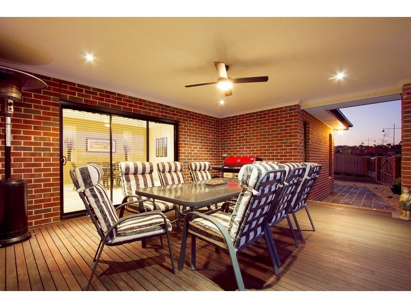 94 Fairholme Boulevard, Berwick VIC 3806