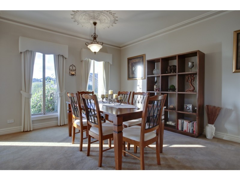 4 Aitken Court, Berwick VIC 3806