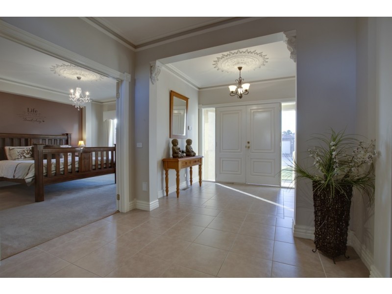 4 Aitken Court, Berwick VIC 3806