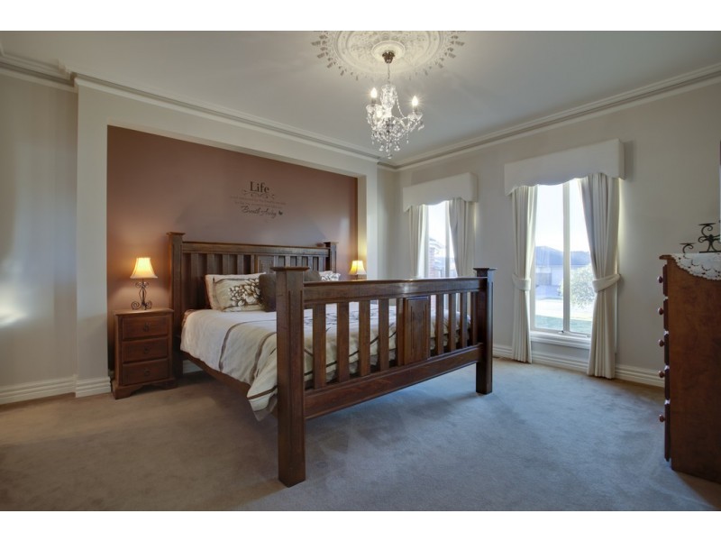 4 Aitken Court, Berwick VIC 3806