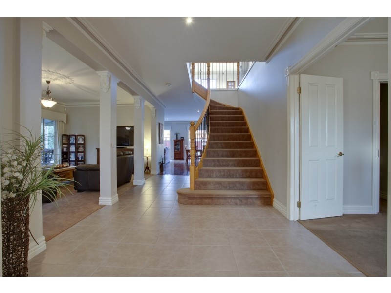 4 Aitken Court, Berwick VIC 3806