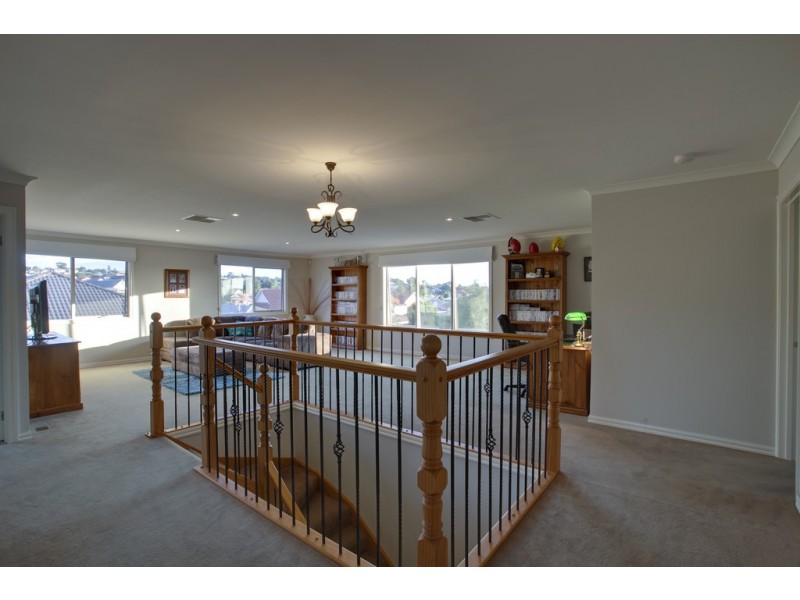 4 Aitken Court, Berwick VIC 3806