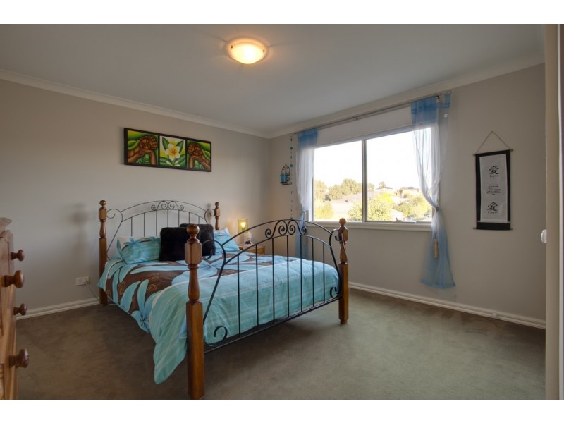 4 Aitken Court, Berwick VIC 3806