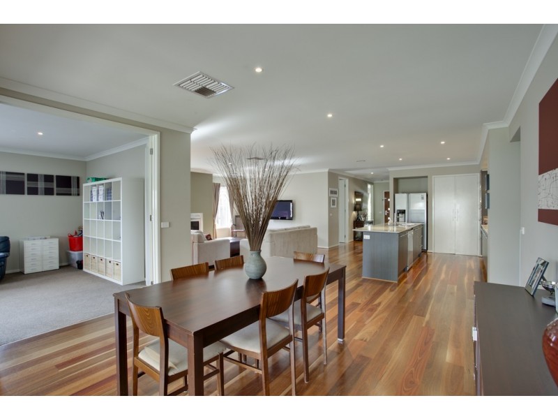 18 Misty Close, Berwick VIC 3806