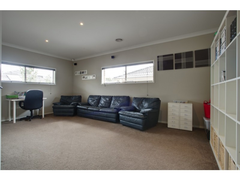 18 Misty Close, Berwick VIC 3806