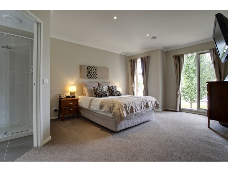 18 Misty Close, Berwick VIC 3806