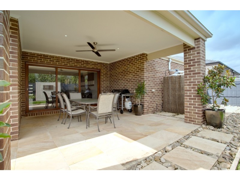 18 Misty Close, Berwick VIC 3806