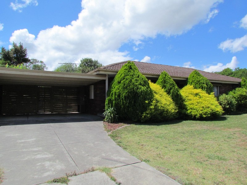 35 Bemersyde Drive, Berwick VIC 3806