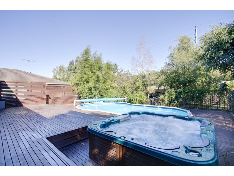 10 Tilba Court, Berwick VIC 3806