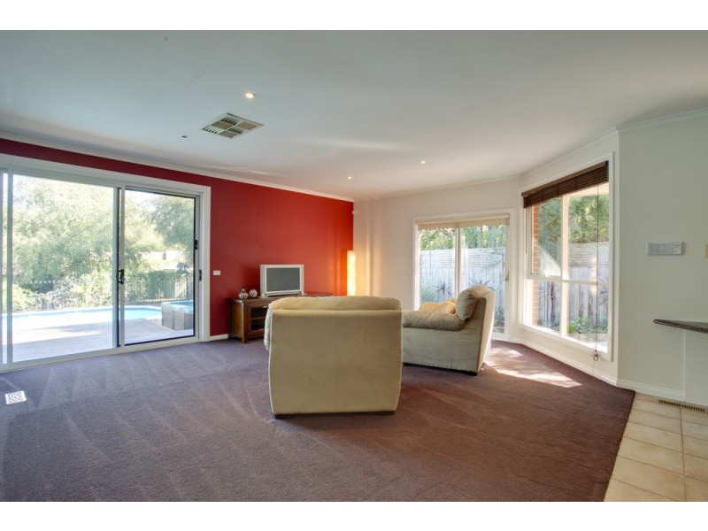 10 Tilba Court, Berwick VIC 3806