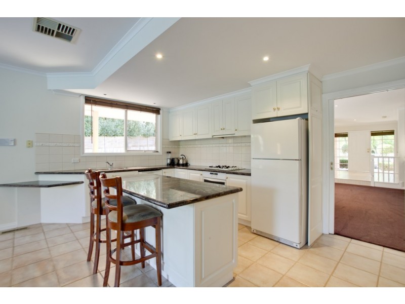 10 Tilba Court, Berwick VIC 3806