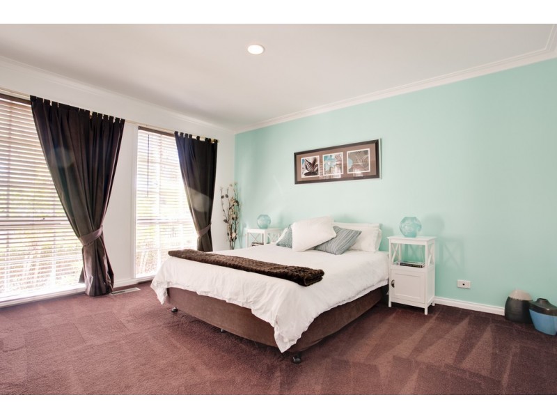 10 Tilba Court, Berwick VIC 3806