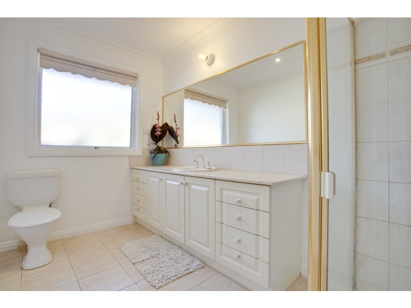 10 Tilba Court, Berwick VIC 3806