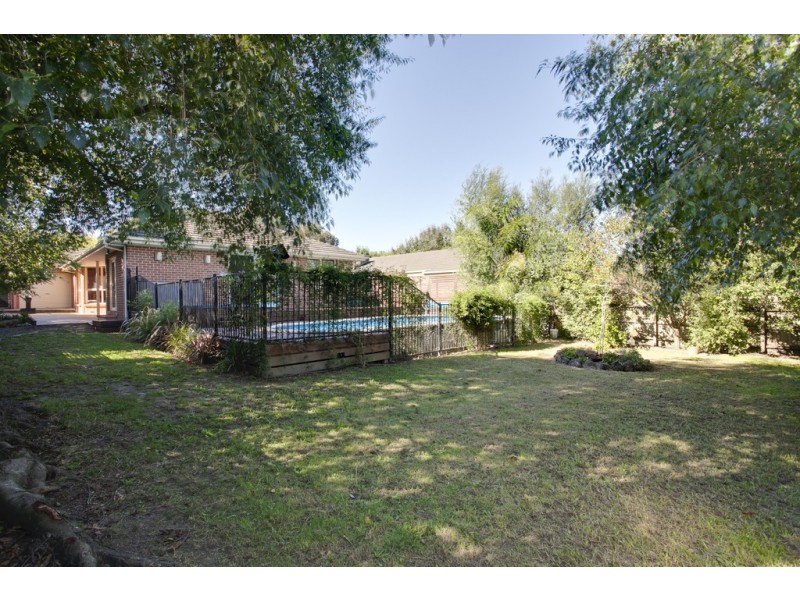 10 Tilba Court, Berwick VIC 3806