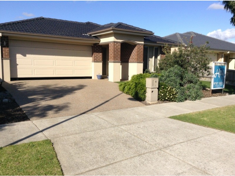 6 Gareth Street, Cranbourne East VIC 3977
