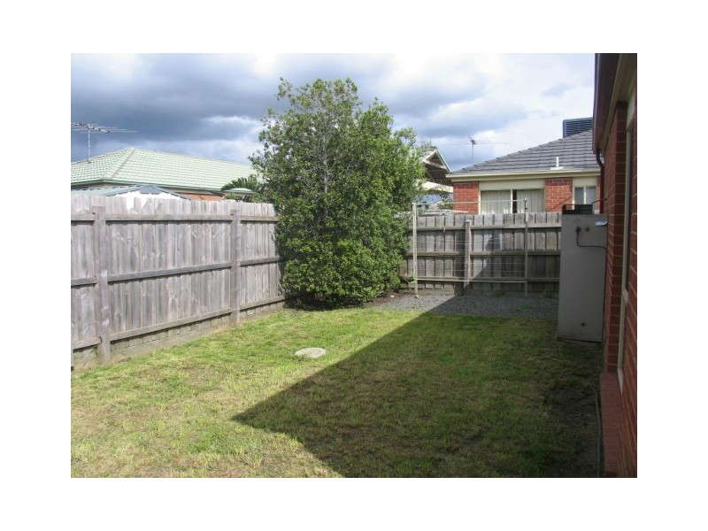 1/4 Eglinton Close, Berwick VIC 3806